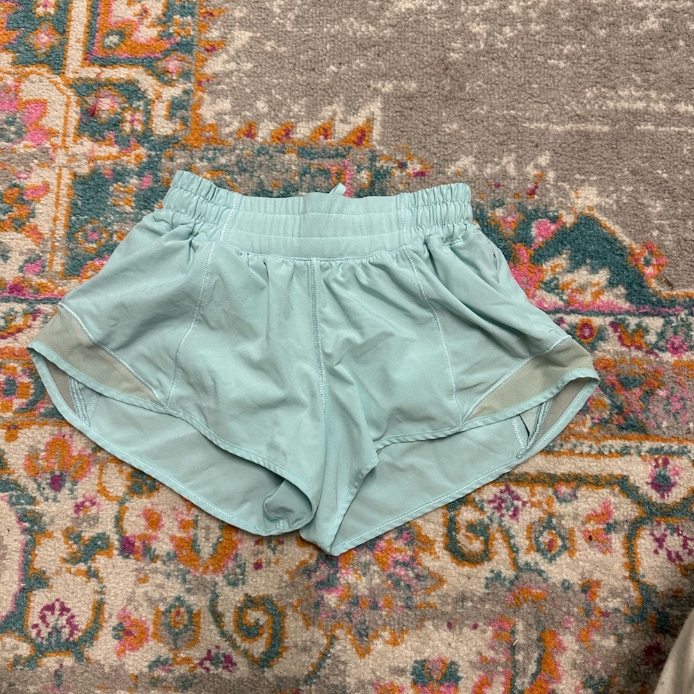 Lululemon hottie hot low rise short sz 0